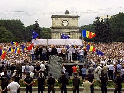 Майдан с молдавским акцентом: «революция белых аистов»?